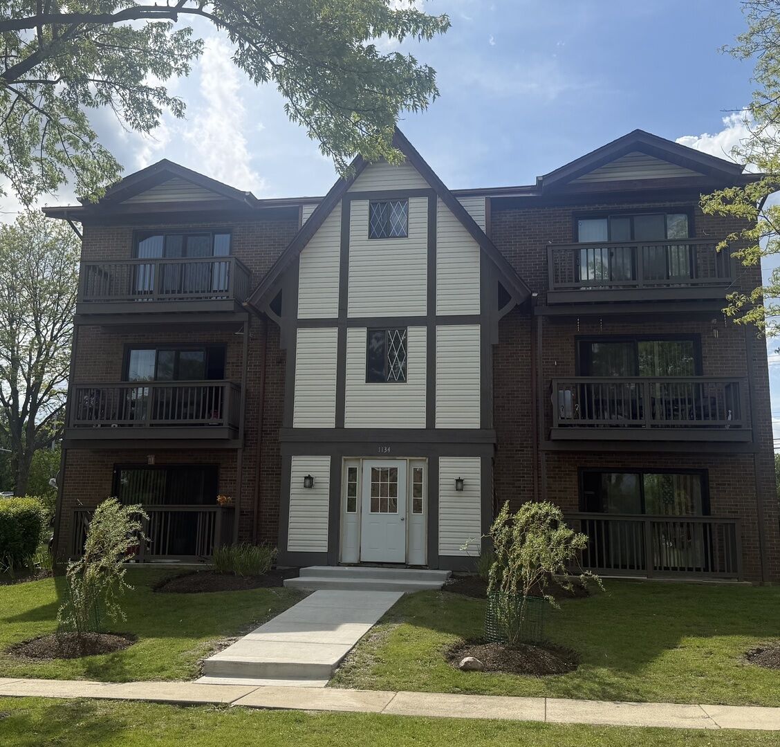 Property Photo:  1134 Chalet Drive 3S  IL 60561 