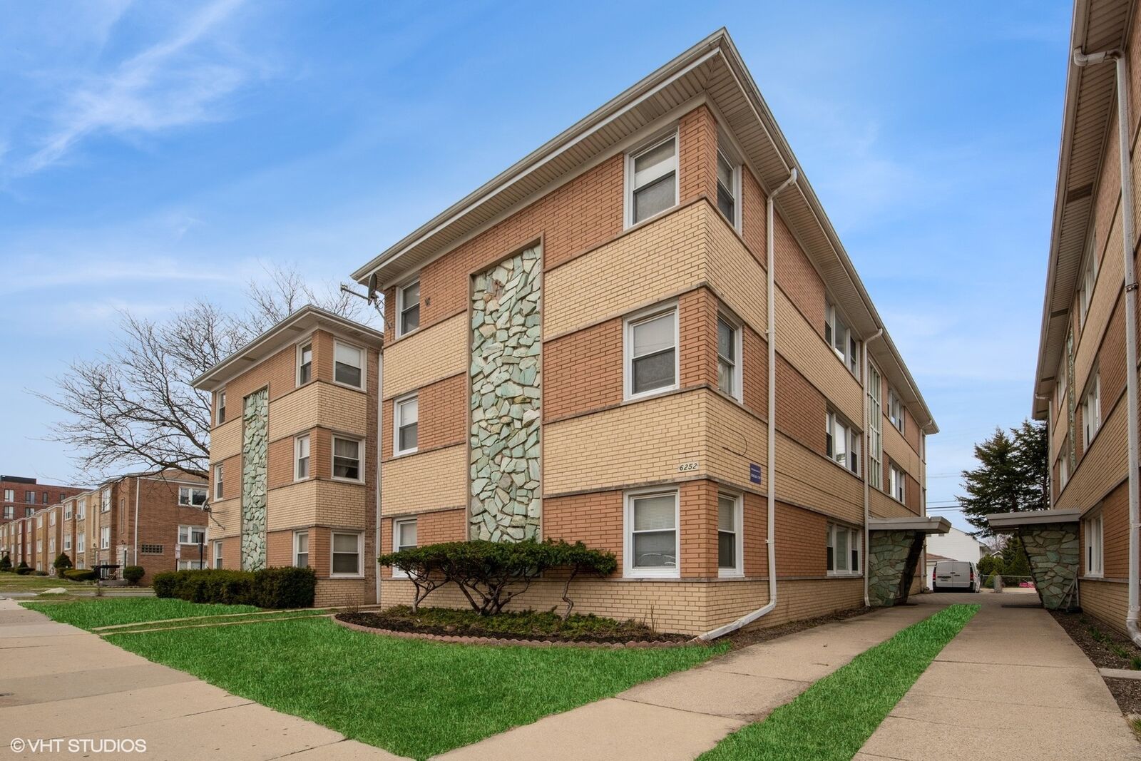 Property Photo:  6252 W Belmont Avenue 2  IL 60634 