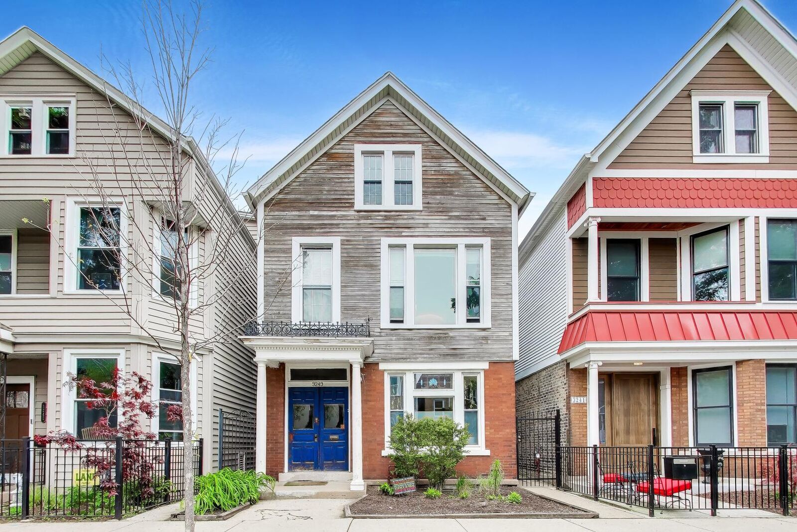 Property Photo: 3243 N Hoyne Avenue IL 60618