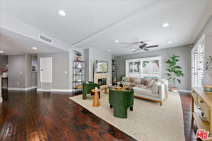 Property Photo:  11115 Acama Street 107  CA 91602 