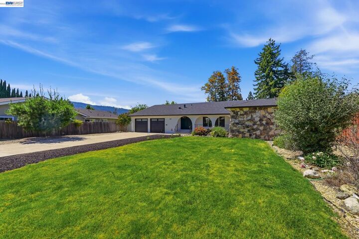 Property Photo:  540 Hamilton Way  CA 94566 