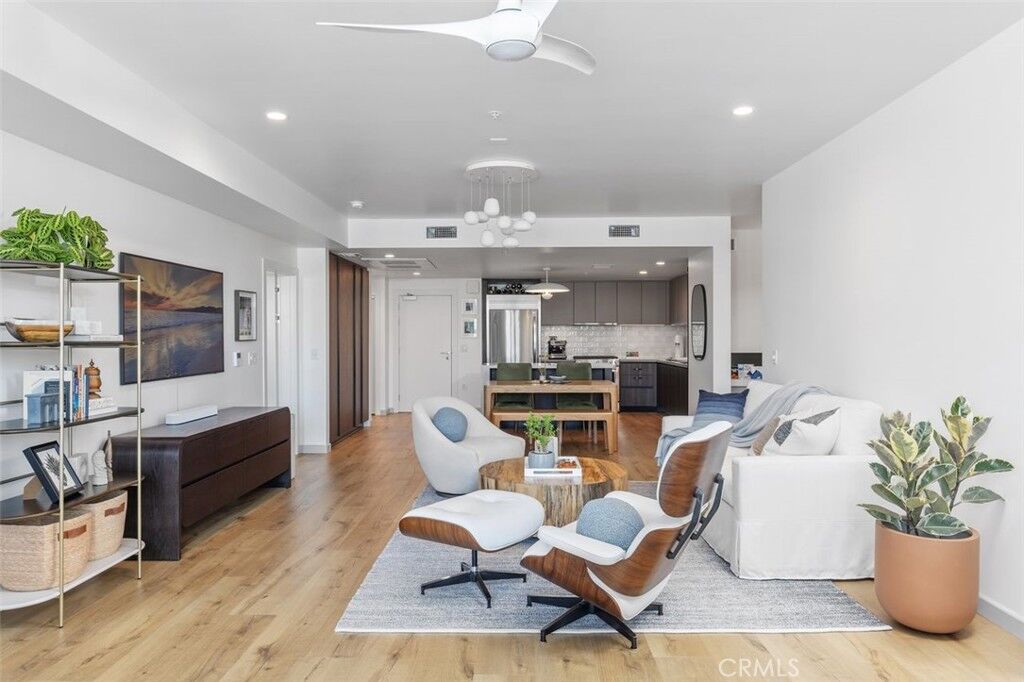 Property Photo:  39 S Los Robles Avenue 5016  CA 91101 
