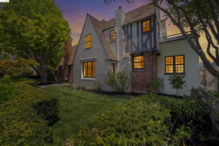 Property Photo:  1087 Hubert Rd  CA 94610 