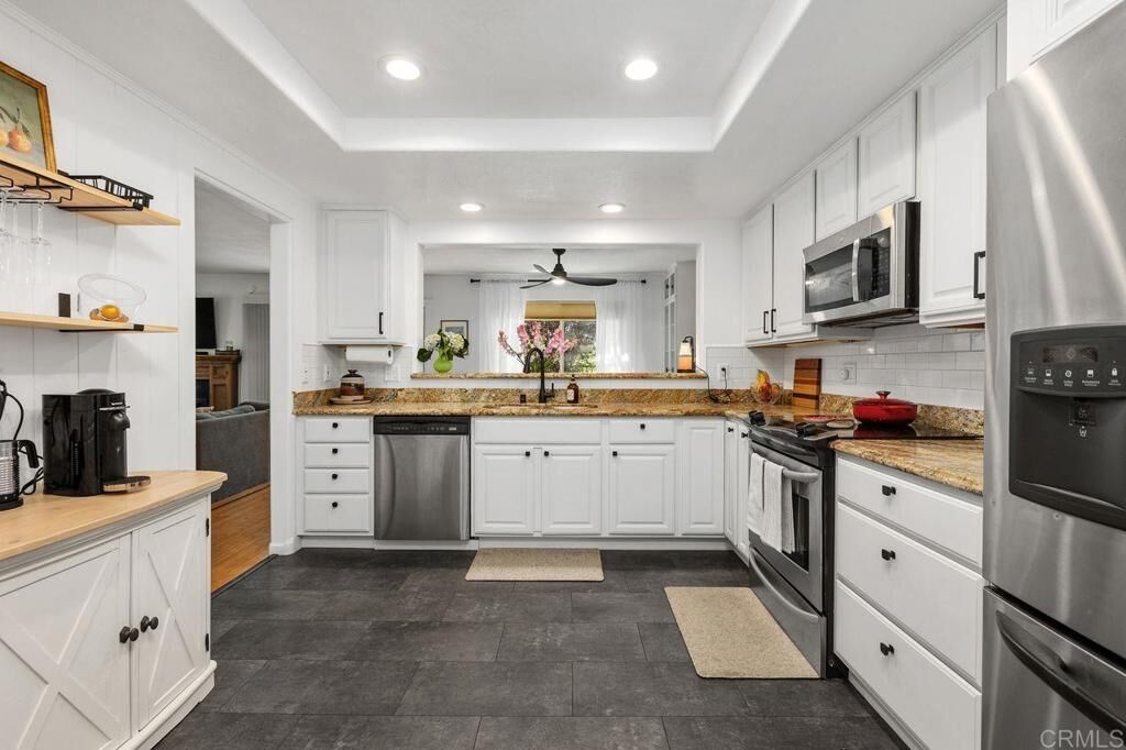 Property Photo:  6551 Calle Valperizo  CA 92009 