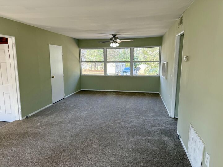 Property Photo: 609 Hillcrest Drive GA