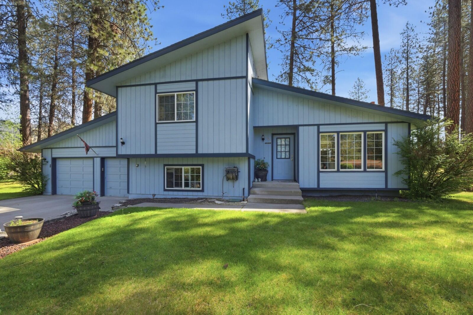 Property Photo: 945 S Josephine Rd WA 99141
