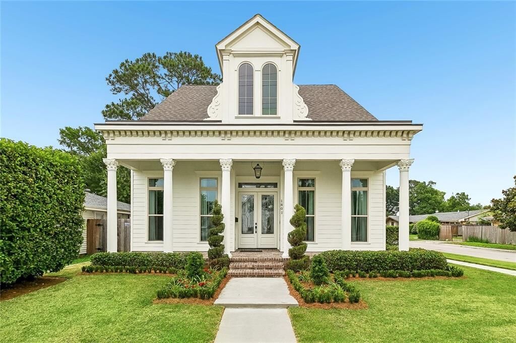 Property Photo: 1801 Ridgelake Drive LA 70005