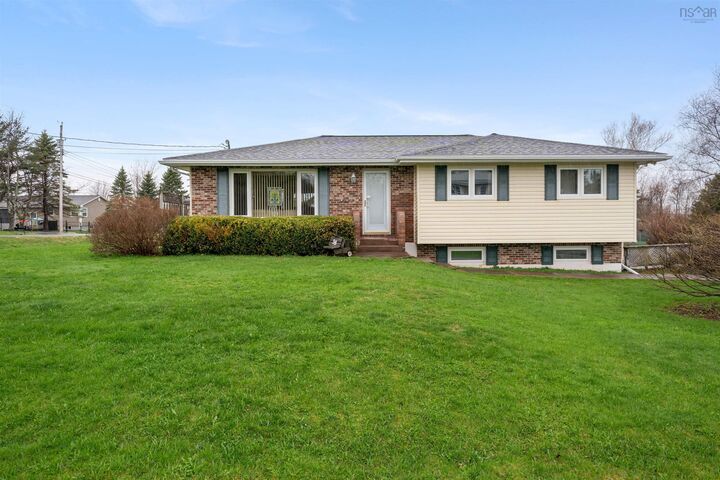 Property Photo: 38 Oakridge Terrace NS B0K 1H0