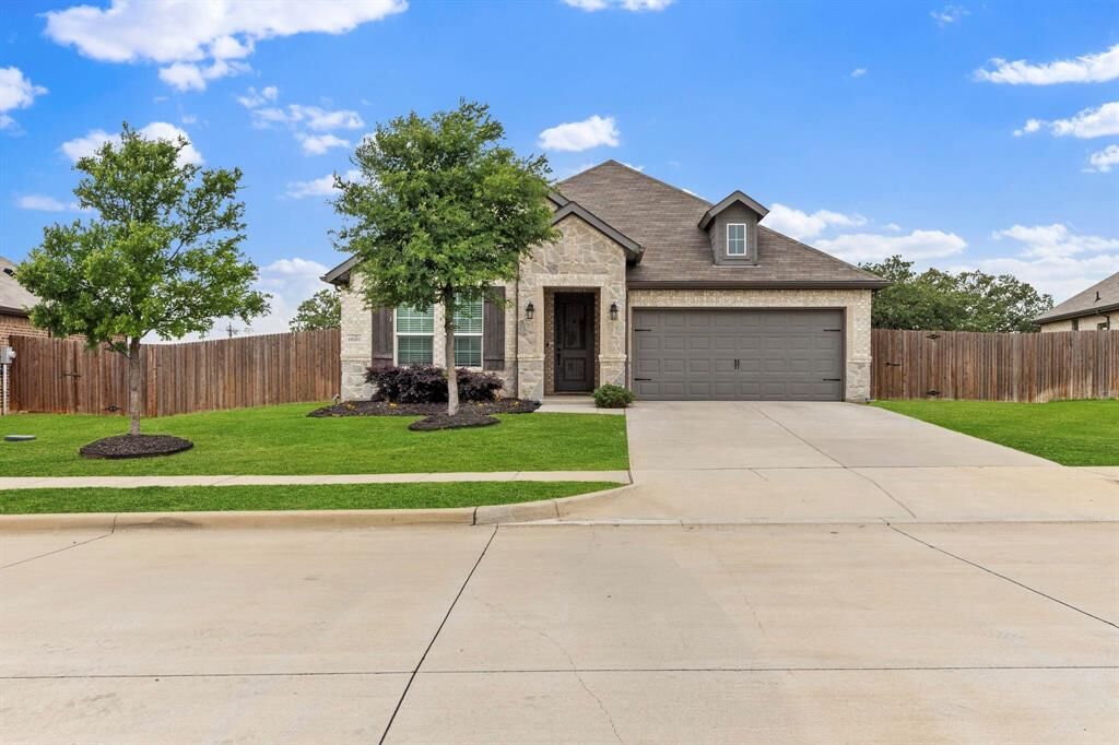 Property Photo:  1620 Glade Meadows Drive  TX 76058 