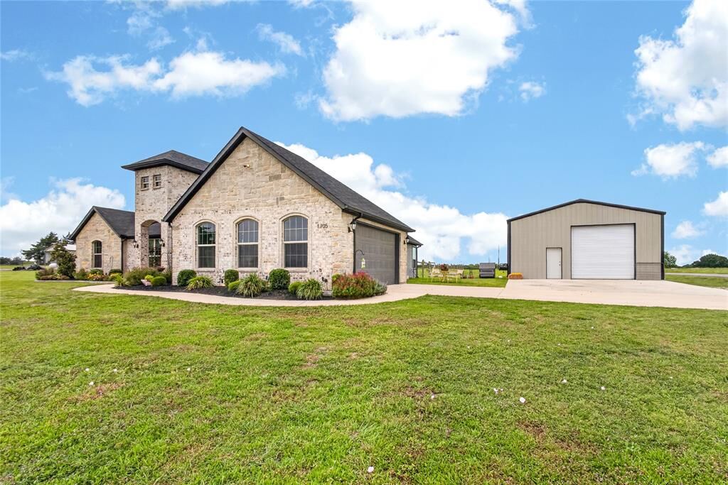 Property Photo:  1705 S Fm 1752  TX 75479 