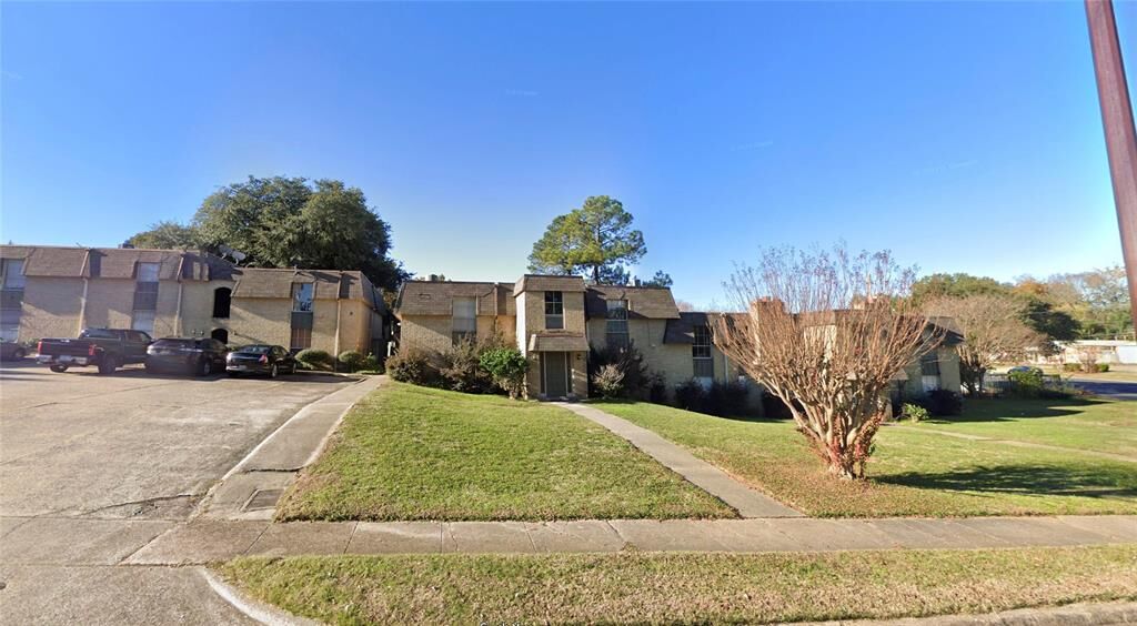Property Photo: 7000 Creswell Road 124 LA 71106