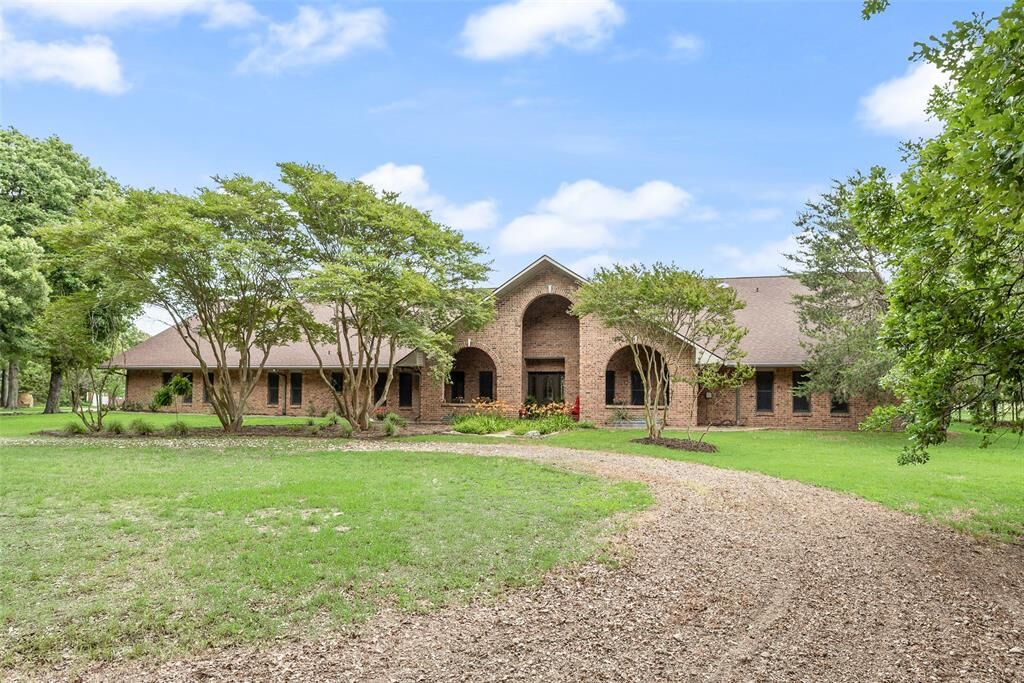 Property Photo: 1040 County Road 3505 TX 75474