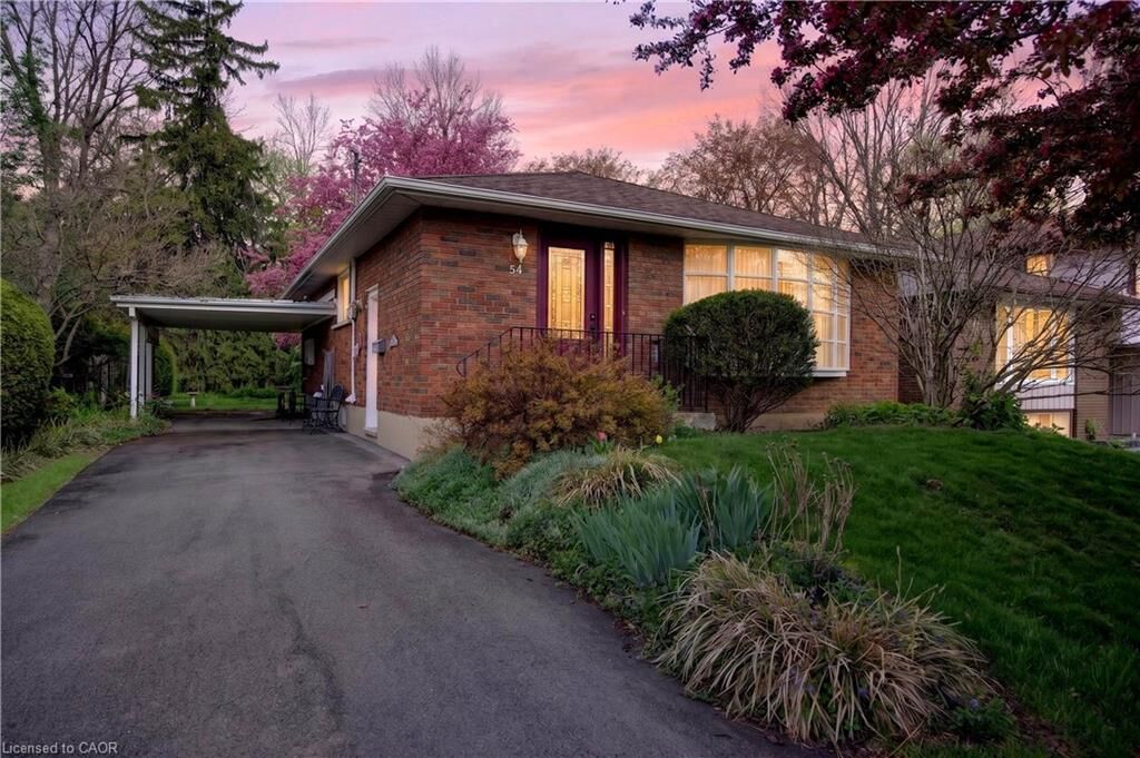 Property Photo:  34 Helen Street  ON L9H 1N3 