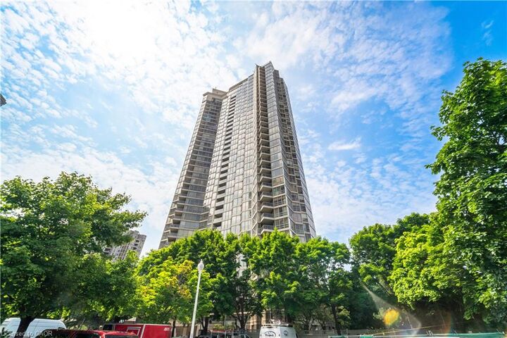 Property Photo:  45 Kingsbridge Garden Circle 3208  ON L5R 3K4 