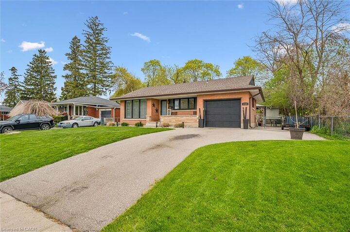 Property Photo:  1183 Homuth Avenue  ON N3H 2C8 