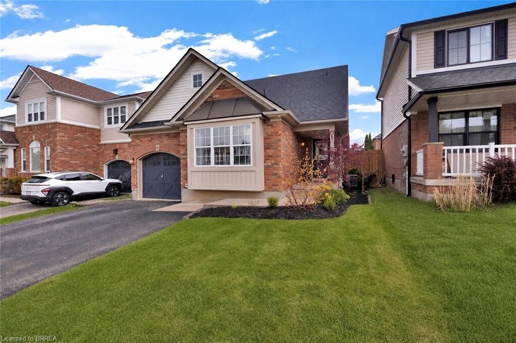 Property Photo:  35 Gaydon Way  ON N3T 6P7 