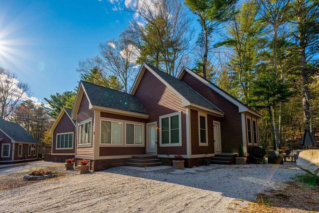 Property Photo:  13 Farmhouse Row 13  MA 01886 