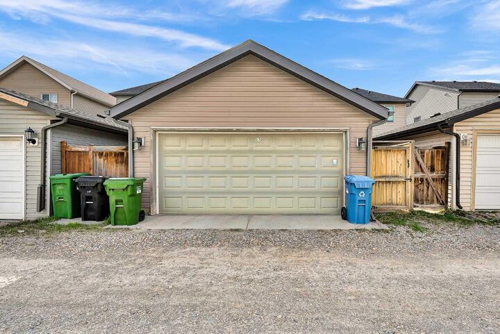 Property Photo:  176 Skyview Point Green NE  AB T3N 0G8 