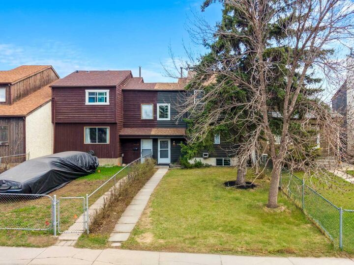 Property Photo:  3312 56 Street NE  AB T2Y 3W1 