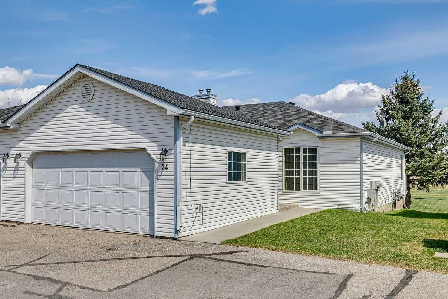 Property Photo:  105 Elm Place 34  AB T1S 1Y9 