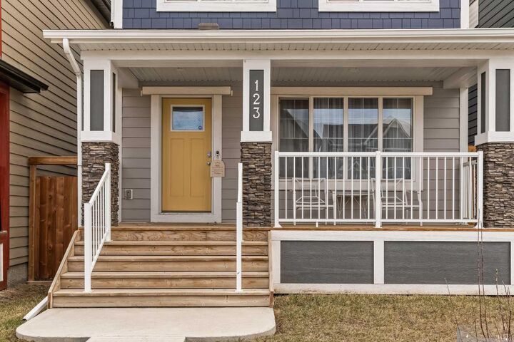 Property Photo:  123 Magnolia Square SE  AB T3M 2W5 
