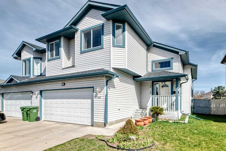 Property Photo:  44 Canoe Square SW  AB T4B 2N5 