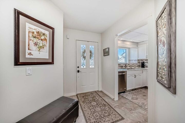 Property Photo:  305 Sandringham Road NW  AB T3K 3Z1 