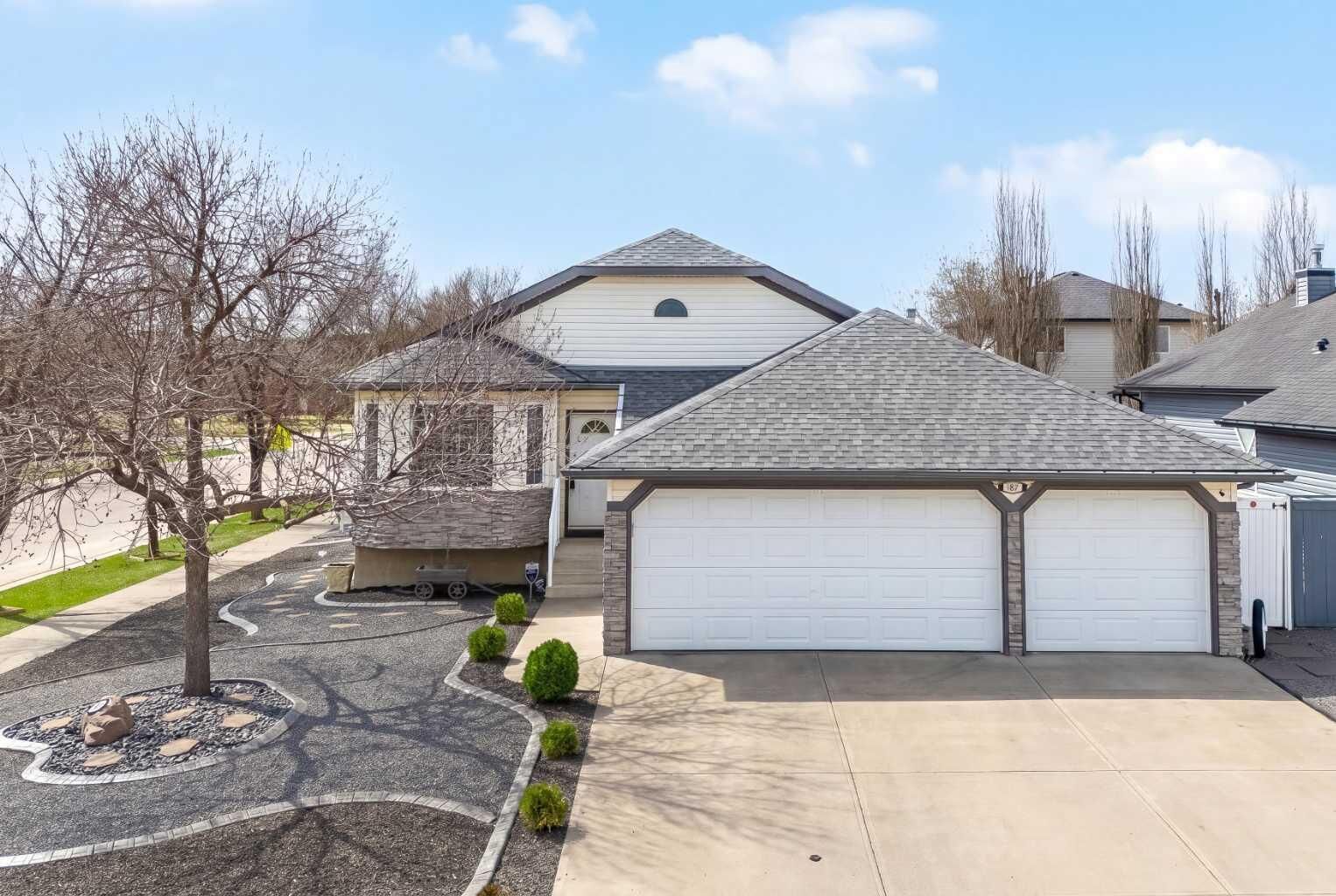 Property Photo:  187 West Lakeview Circle  AB T1X 1H7 