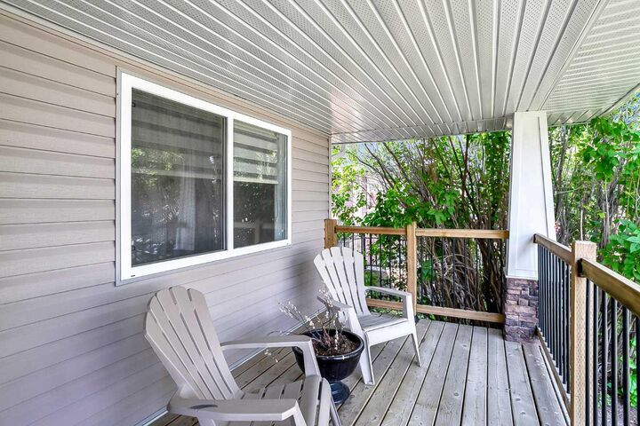 Property Photo: 95 Hillgrove Crescent SW AB T2V 3K9