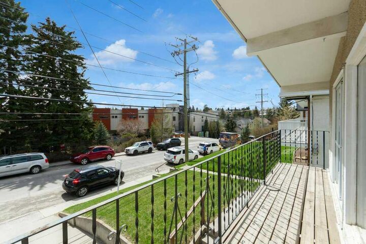 Property Photo:  66 34 Avenue SW  AB T2S 2K8 