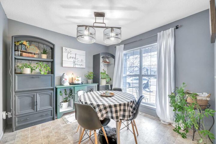 Property Photo:  512 Highland Close  AB T1P 1A5 