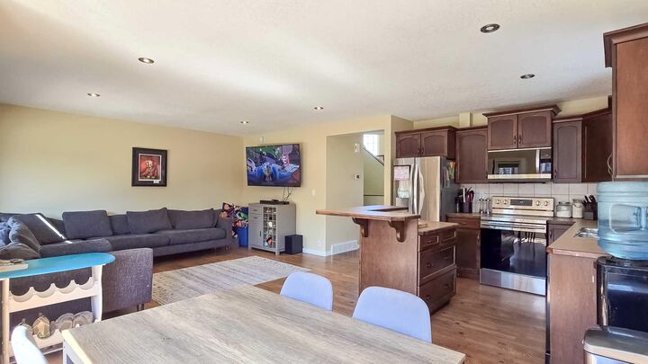 Property Photo:  5837 Park Street  AB T4M 0G1 
