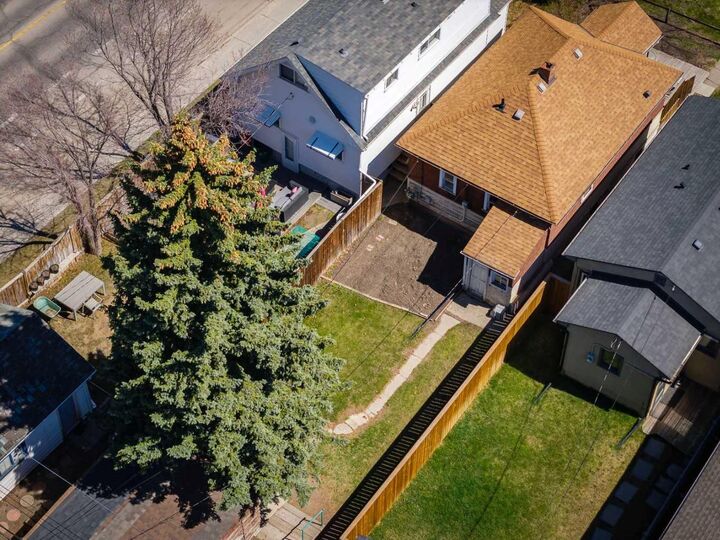 Property Photo:  2803 26A Street SW  AB T3E 2C8 