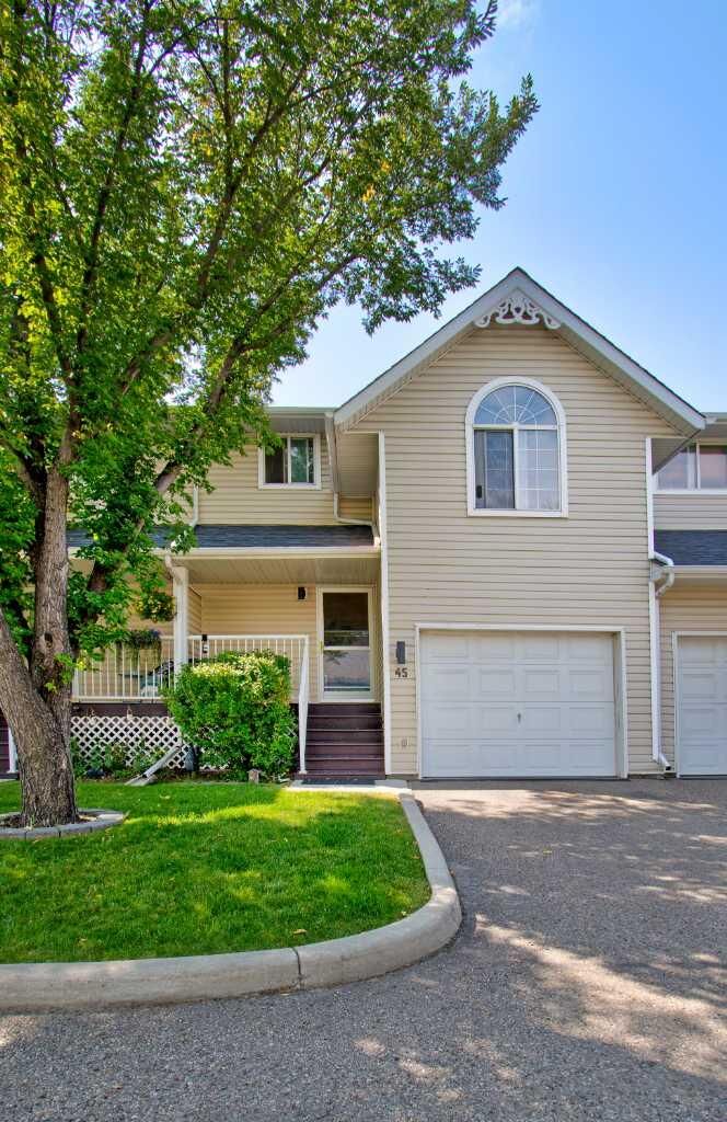 Property Photo: 567 Edmonton Trail NE 45 AB T4B 2L4