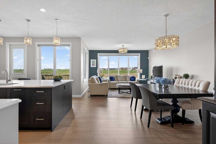 Property Photo:  73 Rockyvale Green NW  AB T3G 0G4 