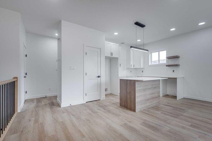 Property Photo: 5537 51 Avenue 2 AB T4L 1K9