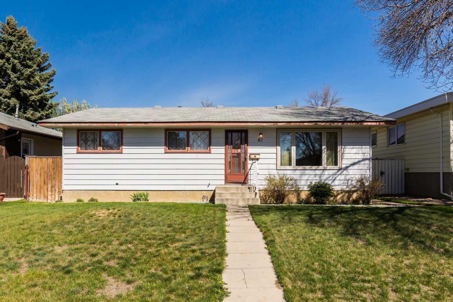 Property Photo:  61 Park Meadows Boulevard N  AB T1H 4H7 