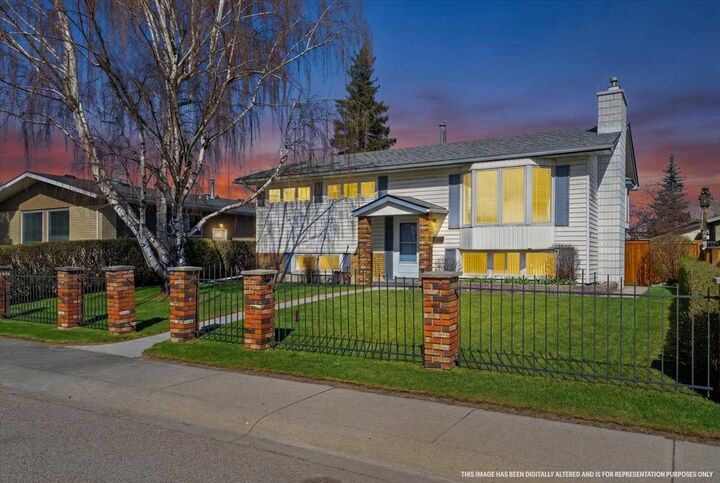 Property Photo:  332 Whitney Crescent SE  AB T2J 1E9 
