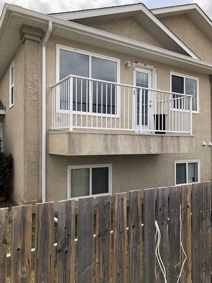 Property Photo:  15 Highlands Place W 3  AB T1J 4X8 