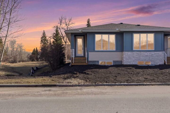 Property Photo:  123 5 Avenue SE  AB T1V 1G2 