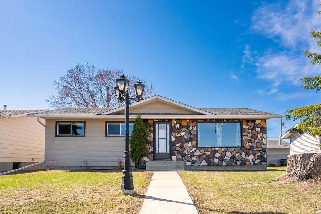 Property Photo:  4507 55 Avenue  AB T9X 1R2 