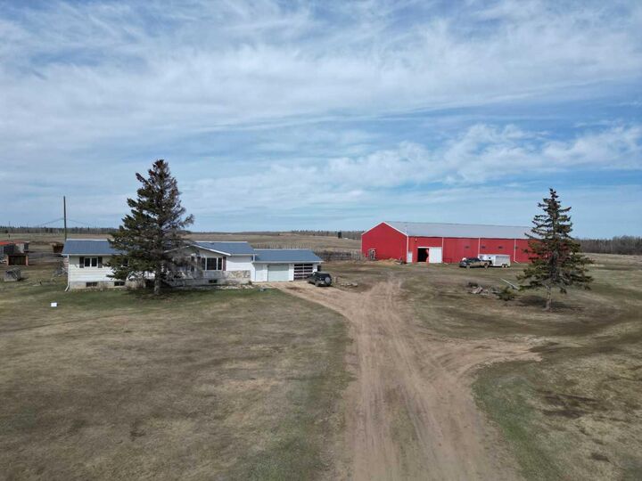 Property Photo:  225024 Twp Rd 624  AB T0G 1Z0 