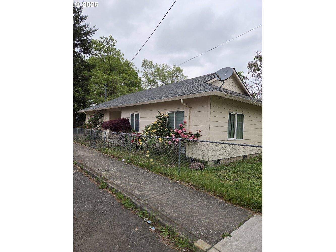 Property Photo:  17329 SE Alder St  OR 97233 