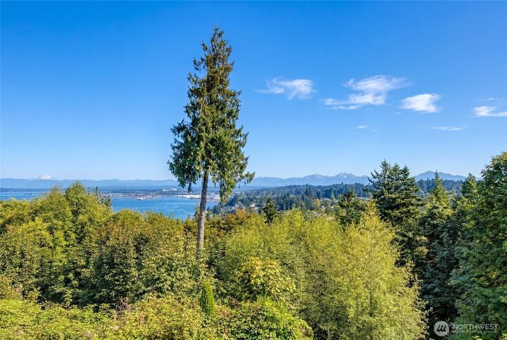 Property Photo:  4911  Harbor Lane  WA 98203 