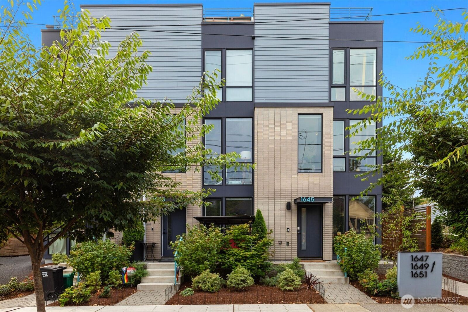 Property Photo:  1645  22nd Avenue  WA 98122 