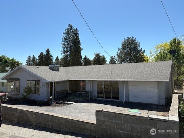 Property Photo:  23 W Hale Avenue  WA 98841 