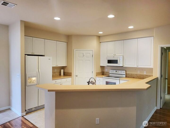 Property Photo:  3301  Park Lane A  WA 98274 