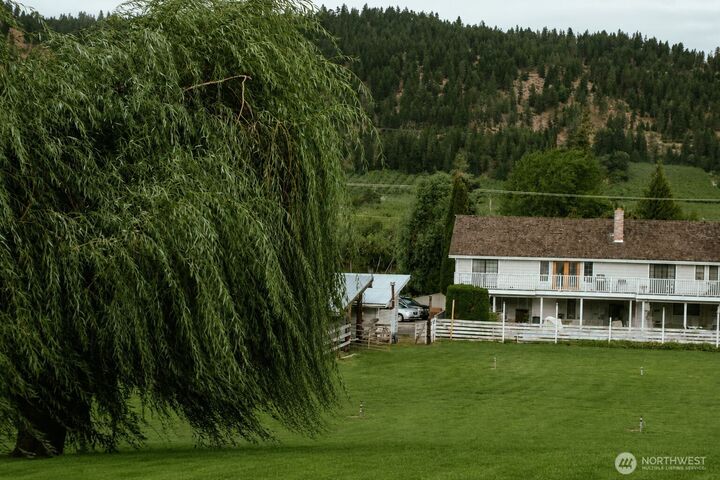 Property Photo: 9656 North Road WA 98847