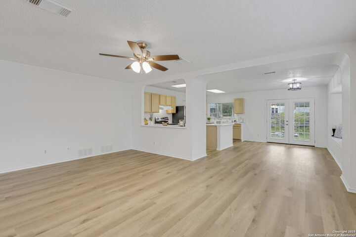 Property Photo:  7906 Swindow Cir  TX 78109 
