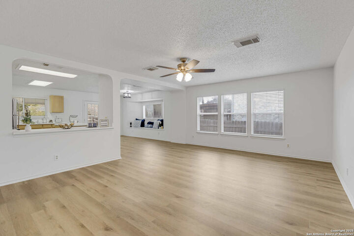 Property Photo: 7906 Swindow Cir TX 78109